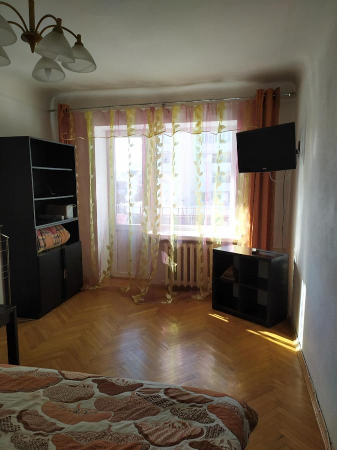 Apartamento 3- Х Комнатная Квартира В Центре Rivne Exterior foto